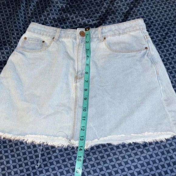 FOREVER 21 distressed jean  Mini skirt with a frayed hem Sz 28 - Picture 8 of 11